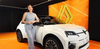 Muguruza celebró el décimo aniversario de su Roland Garros con un rombo cromado Garbiñe Muguruza durante su presentación como nueva embajadora de Renault España en el décimo aniversario de su título de Roland Garros.