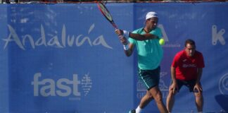 Aziz Ouakaa sorprende a Juan Pablo Ficovich y agita el cuadro del ATP Challenger de Pozoblanco Juan Pablo Ficovich durante su partido ante Aziz Ouakaa en el ATP Challenger Ciudad de Pozoblanco 2026.