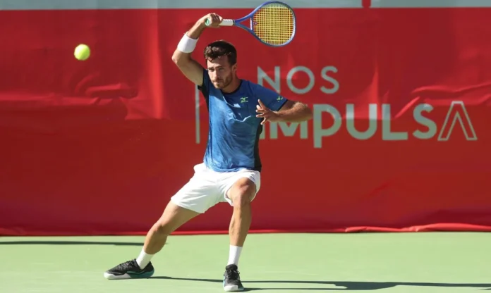 Mario González durante su victoria ante Miguel Tobón en el Open El Espinar
