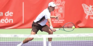 Pavlovic-Smith y Martineau-Crawford, semifinales en El Espinar Oliver Crawford durante su partido de cuartos de final del Open Castilla y León Villa de El Espinar