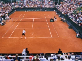 Albacete revive la Copa Davis con leyendas de España e Italia Pista de Copa Davis con público durante una eliminatoria de tenis