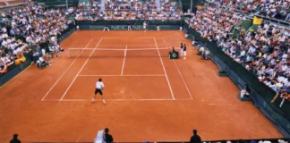 Albacete revive la Copa Davis con leyendas de España e Italia Pista de Copa Davis con público durante una eliminatoria de tenis