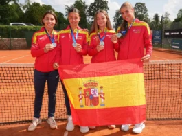 España celebra un oro y una plata en el Europeo Sub’16 Selección española Sub’16 femenina de tenis con sus medallas y la bandera de España