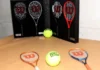 Las raquetas que hicieron historia, ahora en miniatura: la exposición de Los Lanceros abre sus puertas Exposición de raquetas de tenis en miniatura en el hotel Los Lanceros de San Lorenzo de El Escorial.