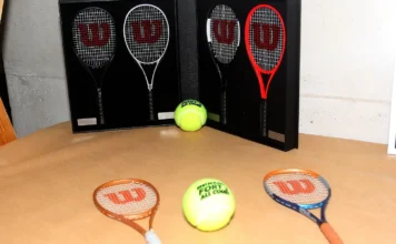 Las raquetas que hicieron historia, ahora en miniatura: la exposición de Los Lanceros abre sus puertas Exposición de raquetas de tenis en miniatura en el hotel Los Lanceros de San Lorenzo de El Escorial.