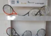 San Lorenzo de El Escorial reúne una colección inédita de raquetas de tenis en miniatura Exposición de raquetas de tenis en miniatura en San Lorenzo de El Escorial