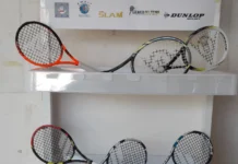 San Lorenzo de El Escorial reúne una colección inédita de raquetas de tenis en miniatura Exposición de raquetas de tenis en miniatura en San Lorenzo de El Escorial