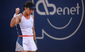 Alicia Herrero hace historia en Valencia y alcanza las semifinales del BBVA Open Alicia Herrero celebra su clasificación para las semifinales del BBVA Open Internacional de Valencia.