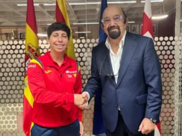 Carla Suárez renueva como capitana de España hasta 2029 Carla Suárez y Miguel Díaz Román durante la renovación de la capitana de España hasta 2029