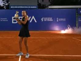 Clara Burel frena el sueño de Alicia Herrero en la final del BBVA Open Valencia Clara Burel alza el trofeo de campeona del BBVA Open Internacional de Valencia.