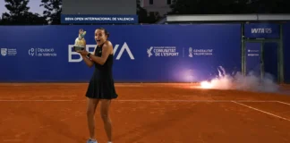 Clara Burel frena el sueño de Alicia Herrero en la final del BBVA Open Valencia Clara Burel alza el trofeo de campeona del BBVA Open Internacional de Valencia.