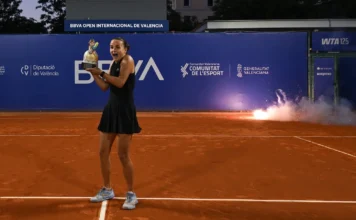 Clara Burel frena el sueño de Alicia Herrero en la final del BBVA Open Valencia Clara Burel alza el trofeo de campeona del BBVA Open Internacional de Valencia.