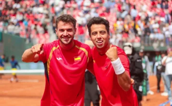 España supera a Chile y vuelve a la Final 8 de la Copa Davis Jaume Munar y Pedro Martínez celebran la clasificación de España para la Final 8 de la Copa Davis.