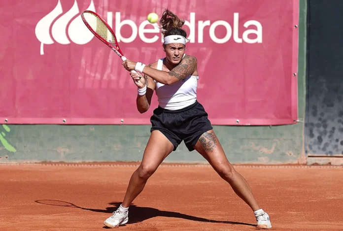 Aliona Bolsova, jugadora del CDE Tenis Madrid, durante el Campeonato de España Iberdrola por Equipos Femeninos 2026.