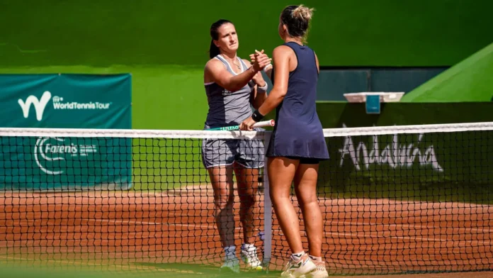 Copa Nadia Sevilla - Octavos de final Jugadoras saludandose al finalizar un partido en la Copa Nadia Sevilla ITF W35.