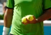 Flow en tenis: cómo reconocer tu mejor versión y volver a ella Tenista concentrado durante un momento de flow en competición