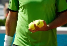 Flow en tenis: cómo reconocer tu mejor versión y volver a ella Tenista concentrado durante un momento de flow en competición
