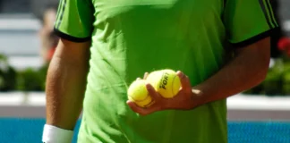 Flow en tenis: cómo reconocer tu mejor versión y volver a ella Tenista concentrado durante un momento de flow en competición