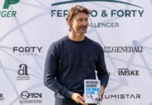 Ferrero presentó su obra autobiográfica Mentalidad ganadora sobre la pista central de Villena Juan Carlos Ferrero presenta su libro Mentalidad ganadora en Villena.