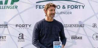 Ferrero presentó su obra autobiográfica Mentalidad ganadora sobre la pista central de Villena Juan Carlos Ferrero presenta su libro Mentalidad ganadora en Villena.