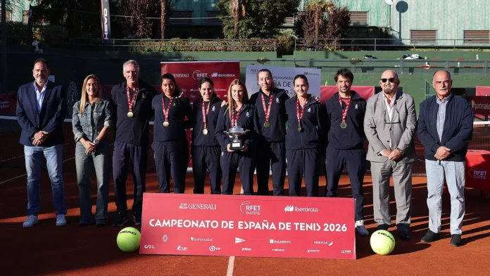 RCT Barcelona-1899, campeón de España femenino 2026 RCT Barcelona-1899 recibe el título del Campeonato de España Iberdrola femenino 2026.